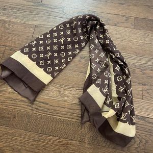 Louis Vuitton silk scarf in great condition
